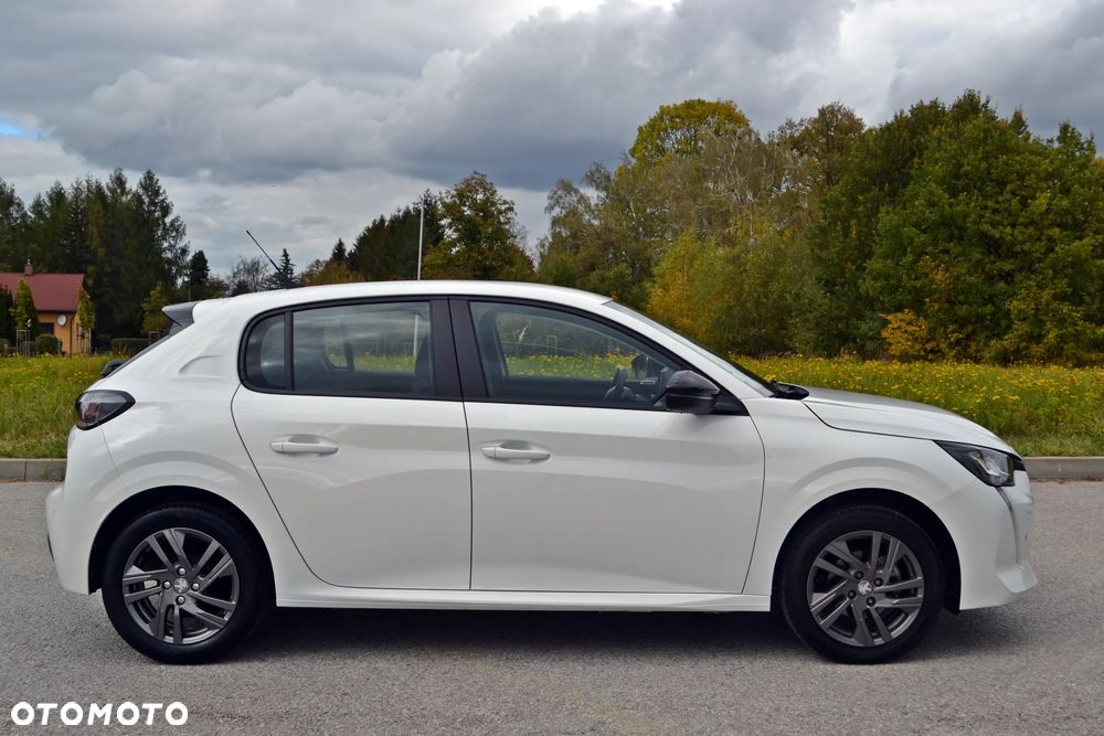 Peugeot 208 - 8