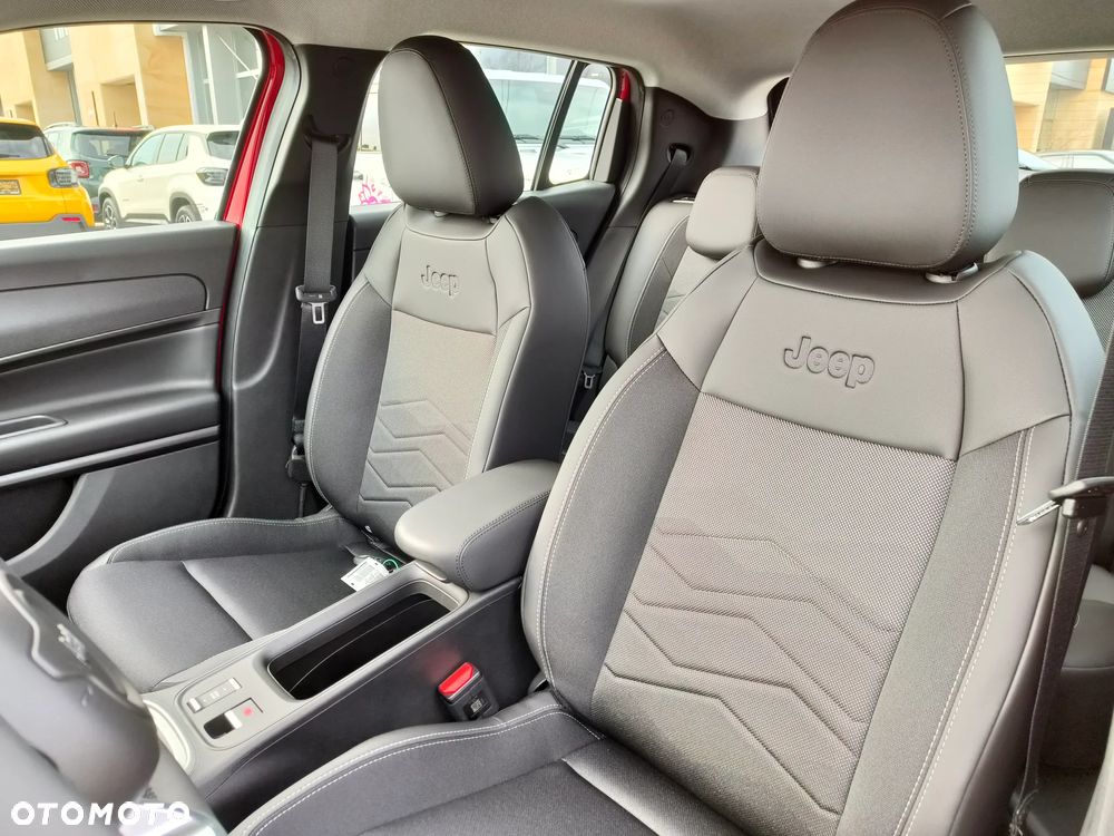 Jeep Avenger 1.2 T3 mHEV Altitude FWD eDCT6 - 10