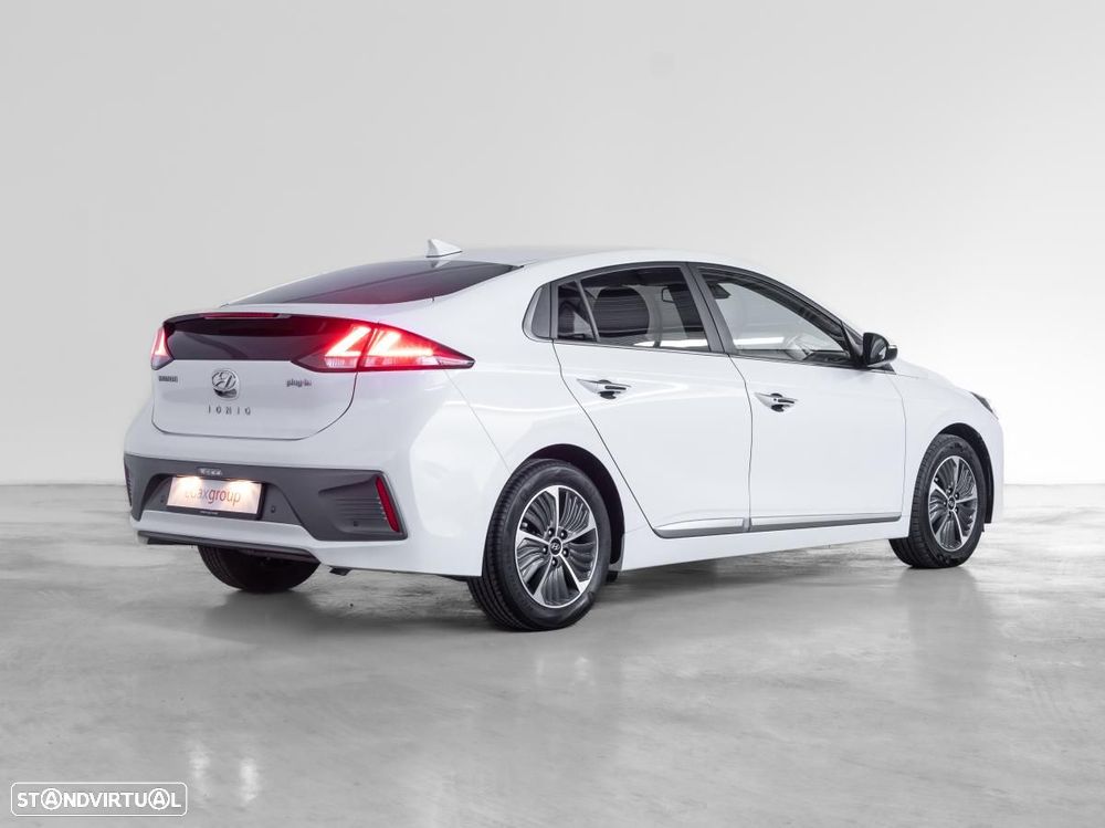 Hyundai Ioniq - 3