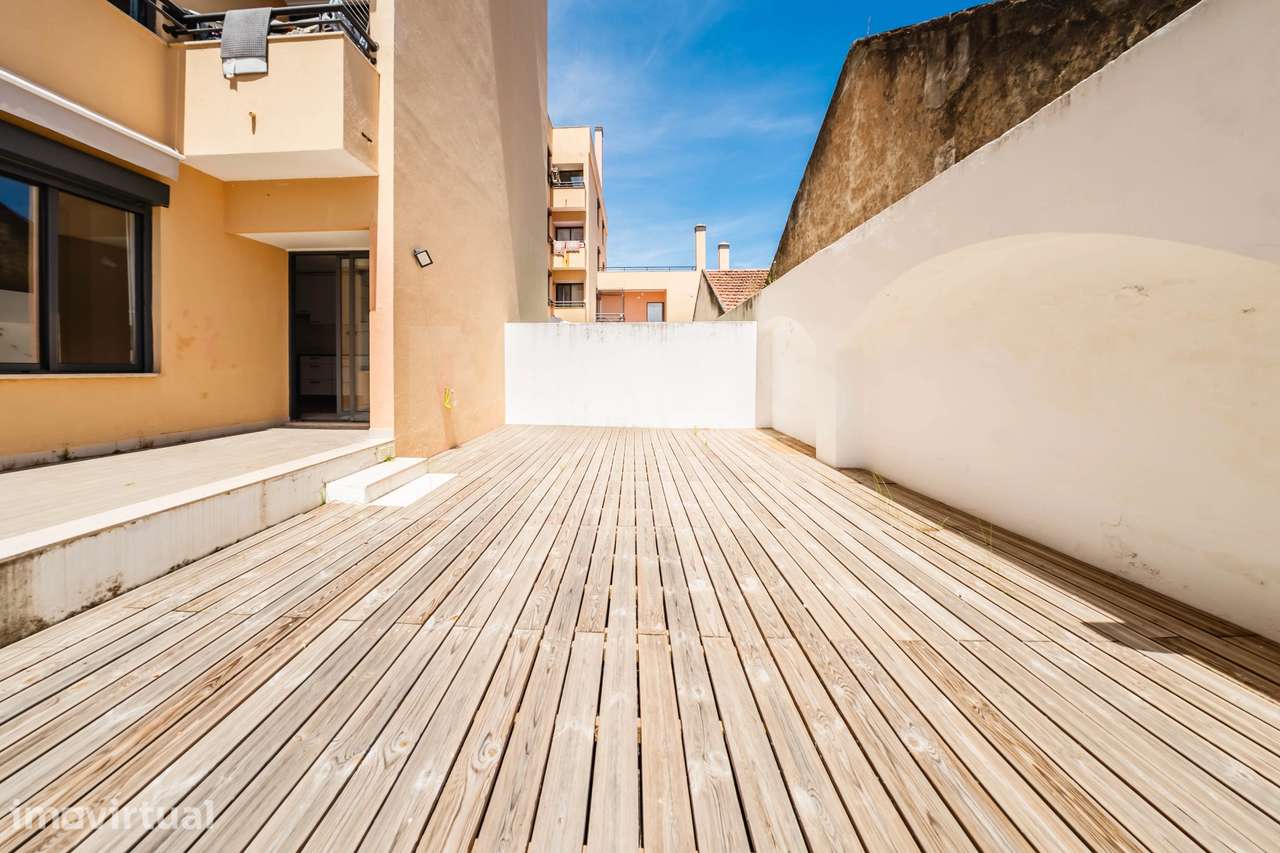 Apartamento T2 Semi-Novo | Terraço | Garagem | Bombarral - Grande imagem: 4/30