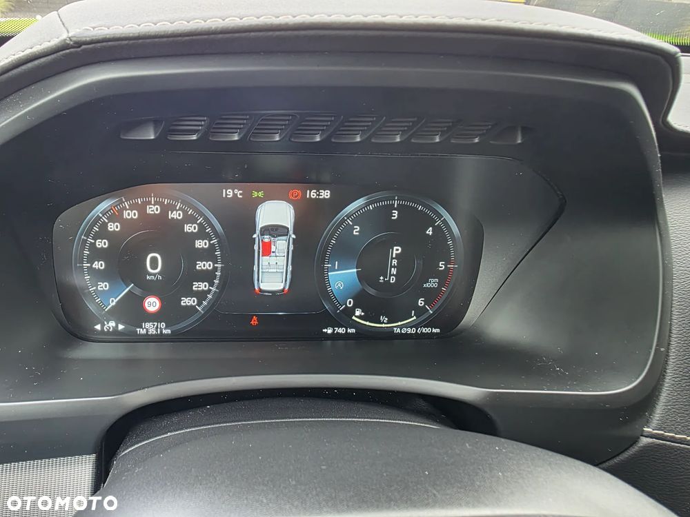 Volvo XC 90 D5 SCR AWD R-Design - 11