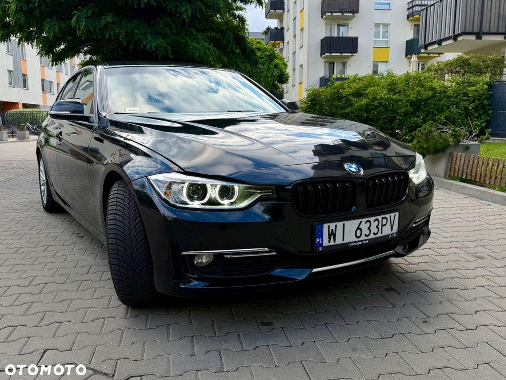 BMW 3 Series 2012 photo 2