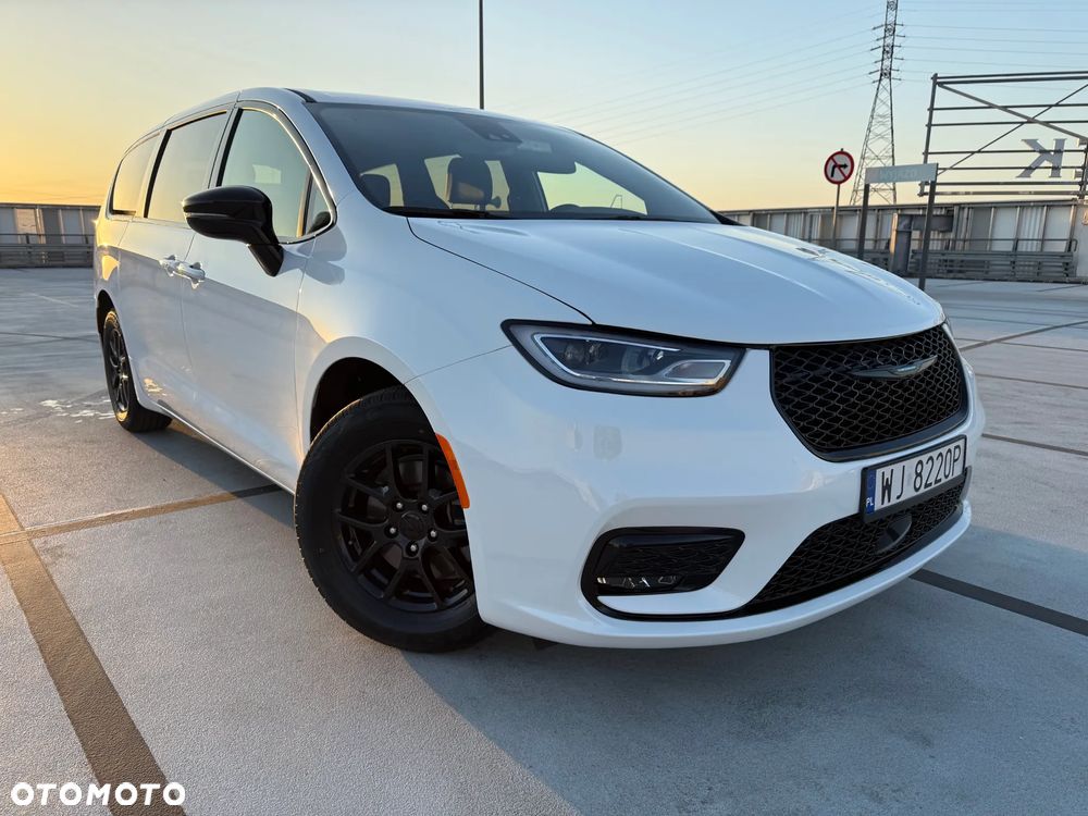 Chrysler Pacifica - 17