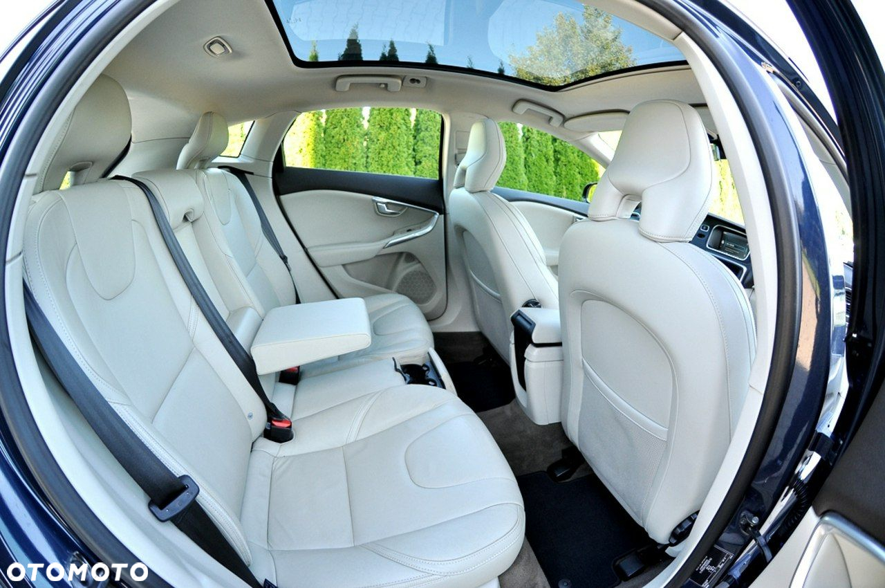 Volvo V40 Cross Country D2 Momentum - 8