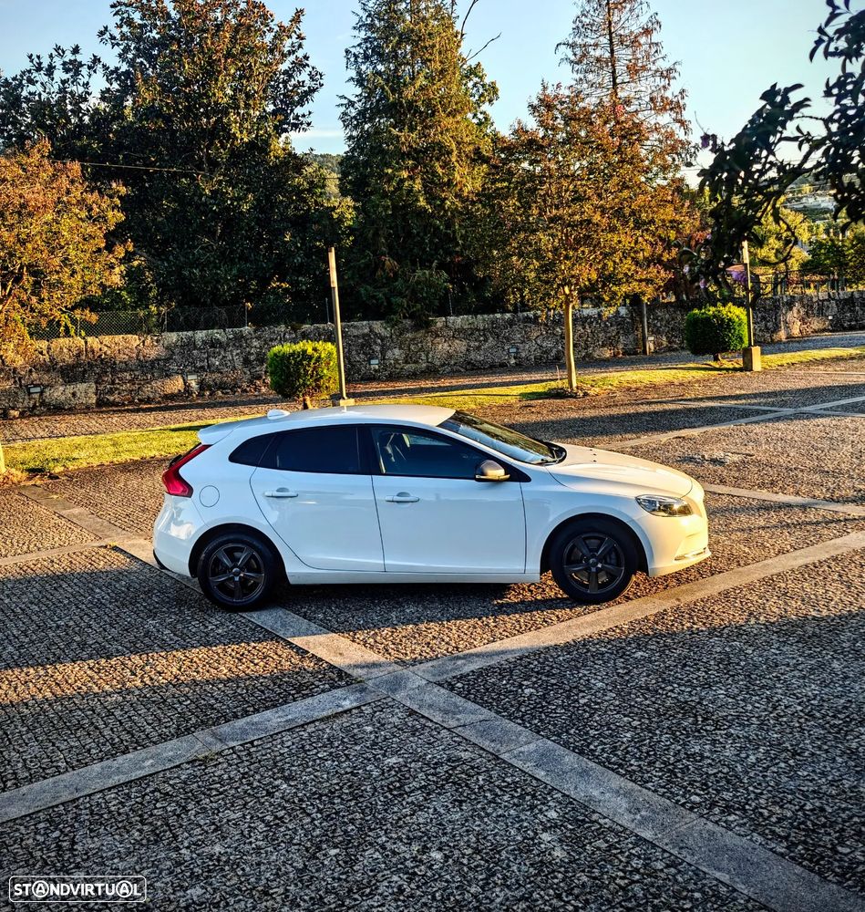 Volvo V40 D3 Momentum - 28