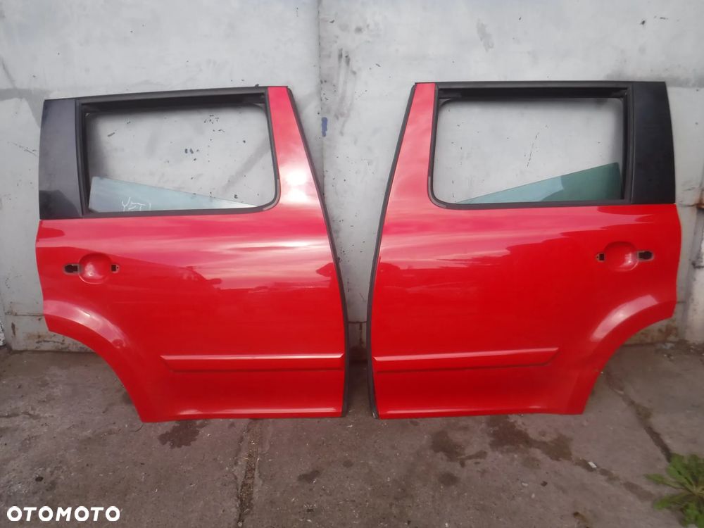 Skoda Yeti Lift drzwi tyl prawe lewe szyba LF3K 8T8T - 1