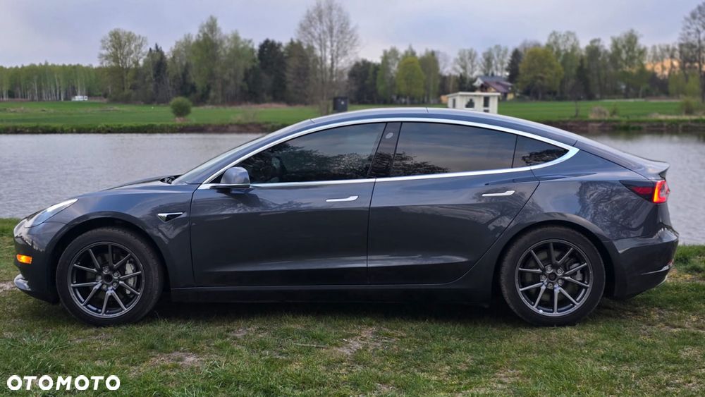 Tesla Model 3 - 4