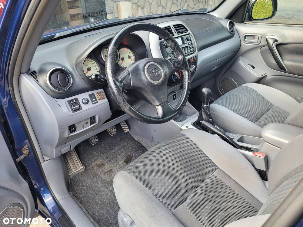 Toyota RAV4 2.0 VVT-i 4x4 - 13