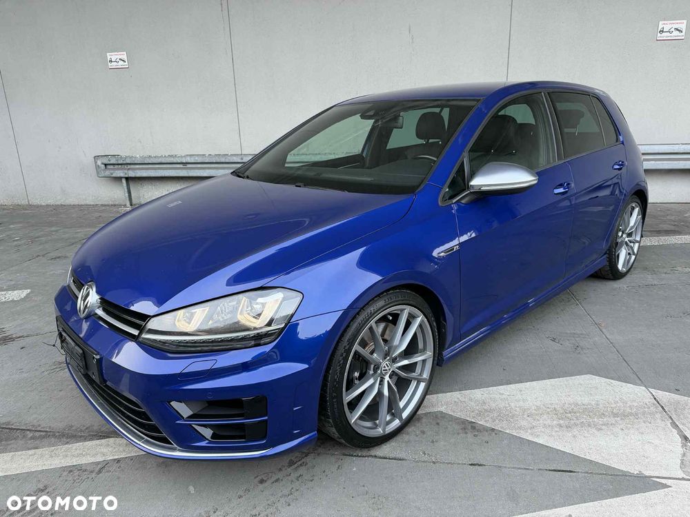Volkswagen Golf - 1