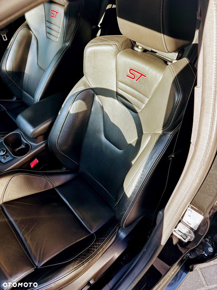 Ford Focus 2.0 EcoBoost ST mit Leder-Exclusiv-Paket - 26