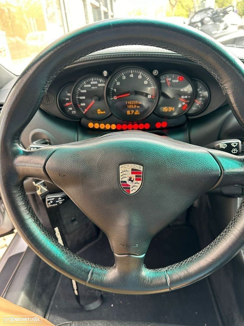 Porsche 911 (996) Carrera - 9