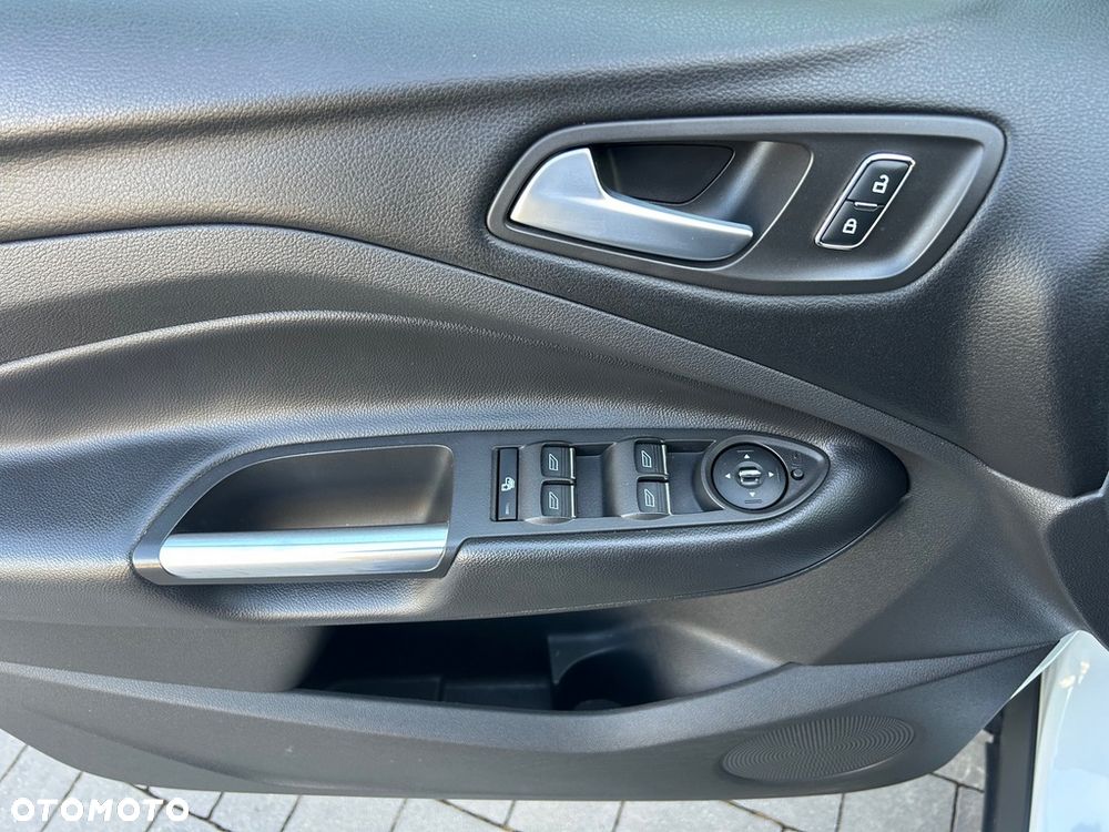 Ford Kuga - 24