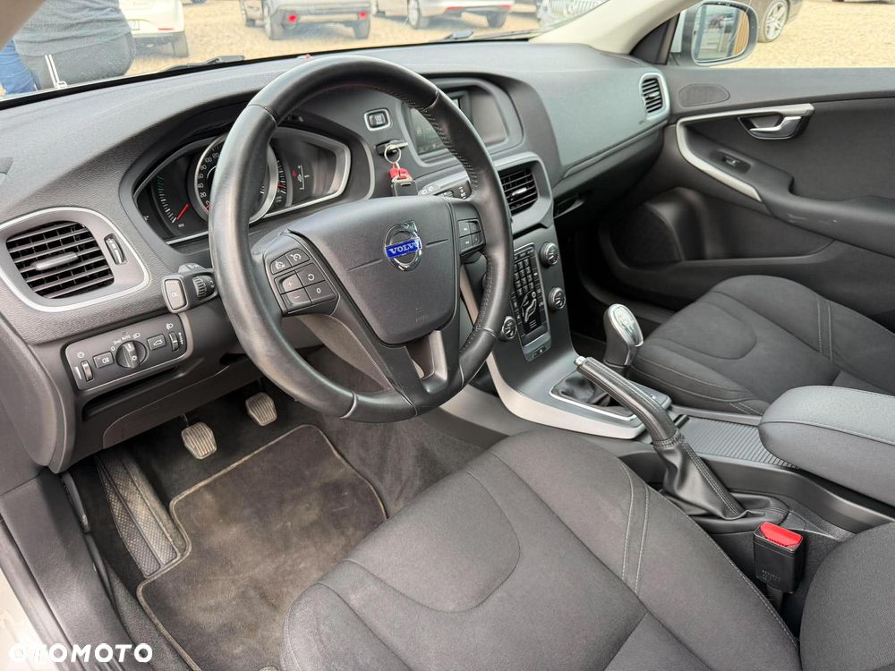 Volvo V40 T3 - 10