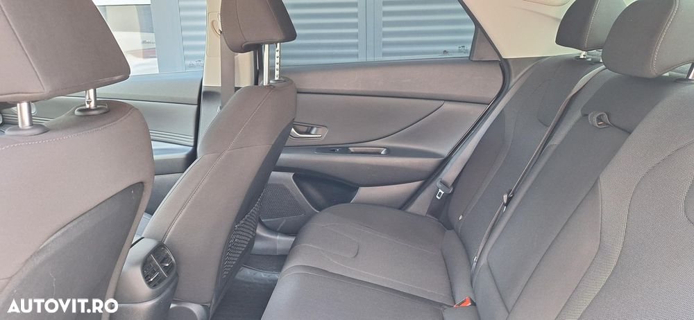 Hyundai Elantra 1.6 l 123 CP CVT Highway - 17