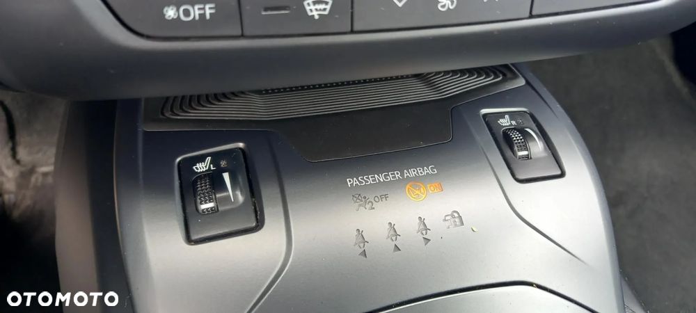 Toyota Avensis 1.8 Executive - 14