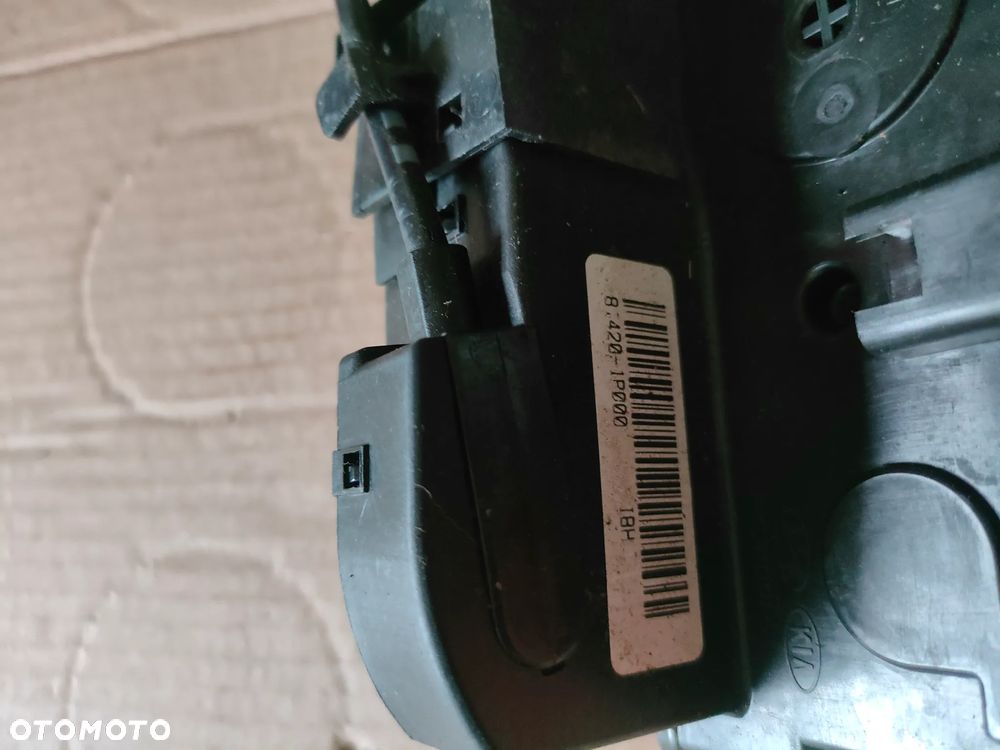 KIA VENGA 09- ZAMEK DRZWI PRAWY TYŁ 4-PIN - 8