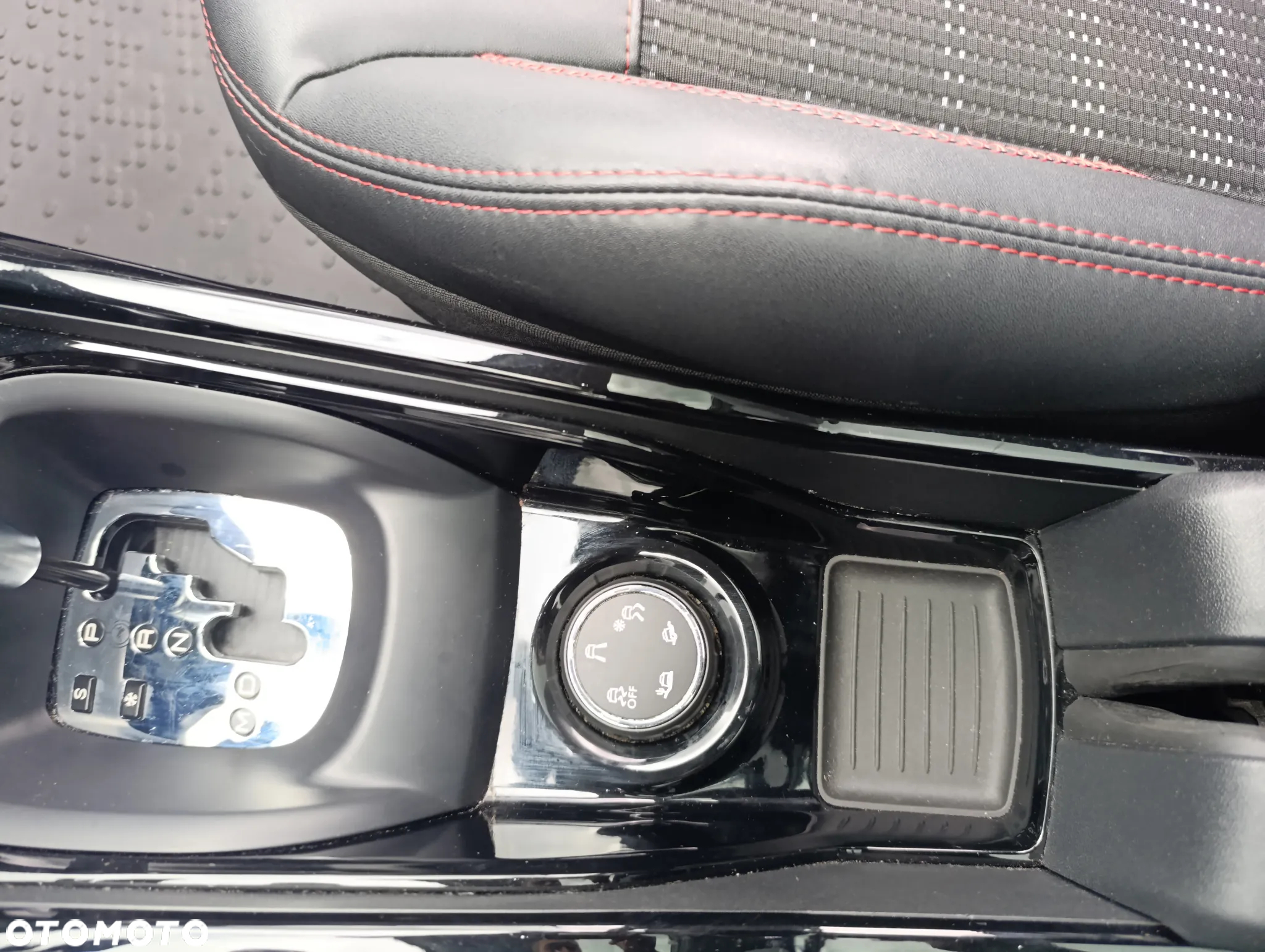 Peugeot 2008 PureTech 110 Stop&Start EAT6 GT-Line Edition - 33