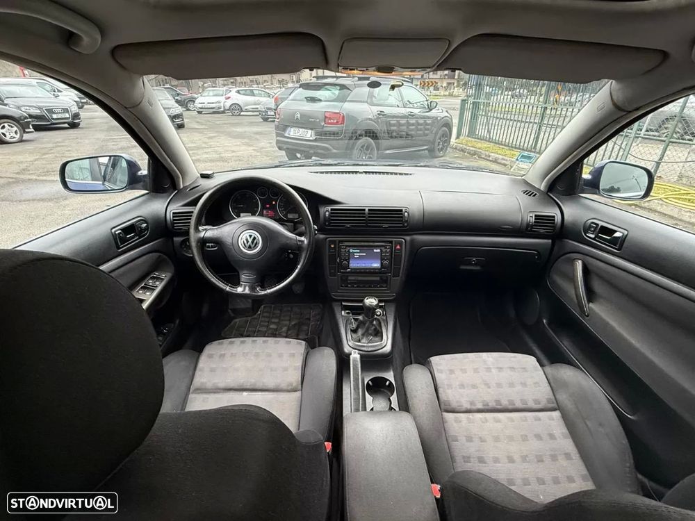 VW Passat 1.9 TDi Highline - 10