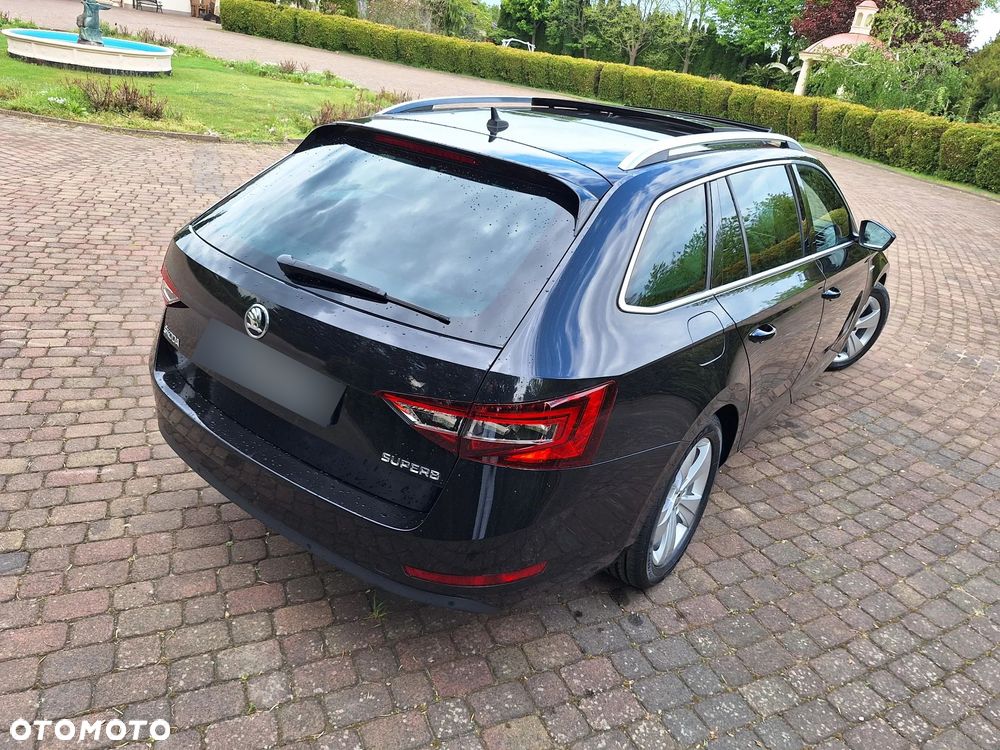 Skoda Superb 2.0 TDI DSG L&K - 35