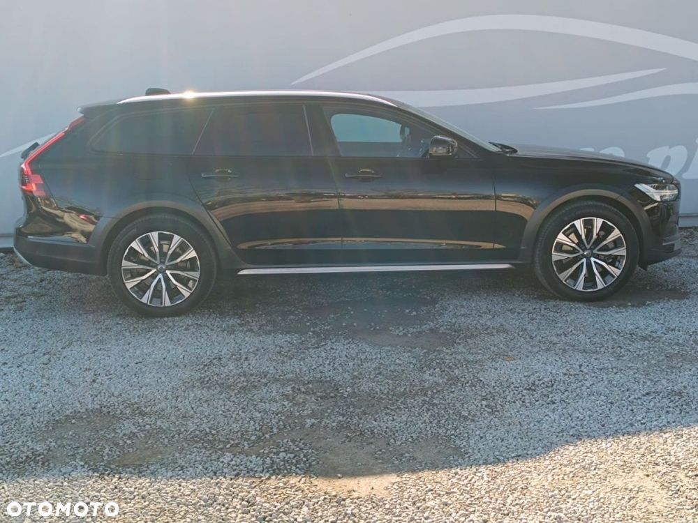 Volvo V90 Cross Country - 13
