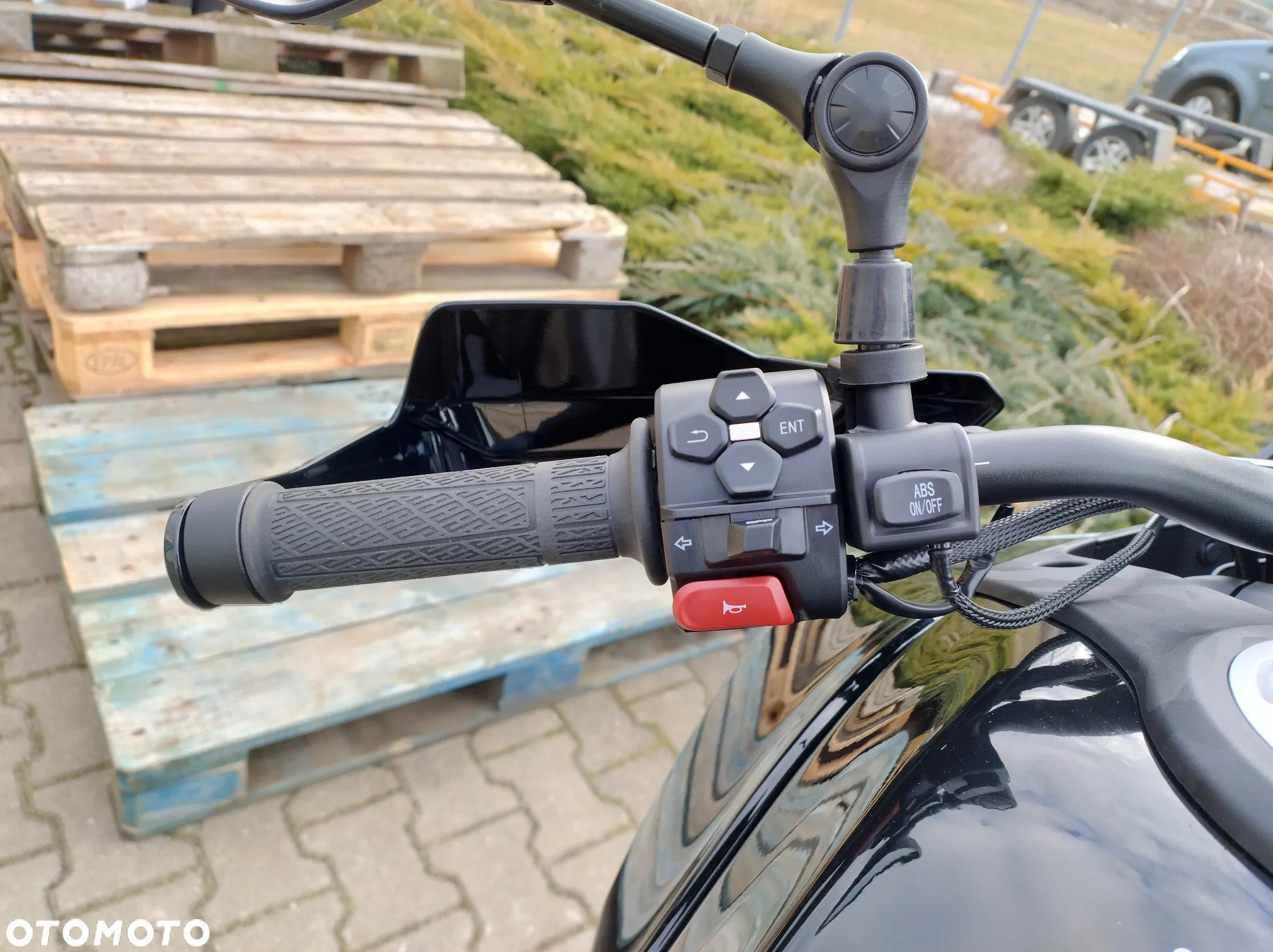 CFMoto MT - 12