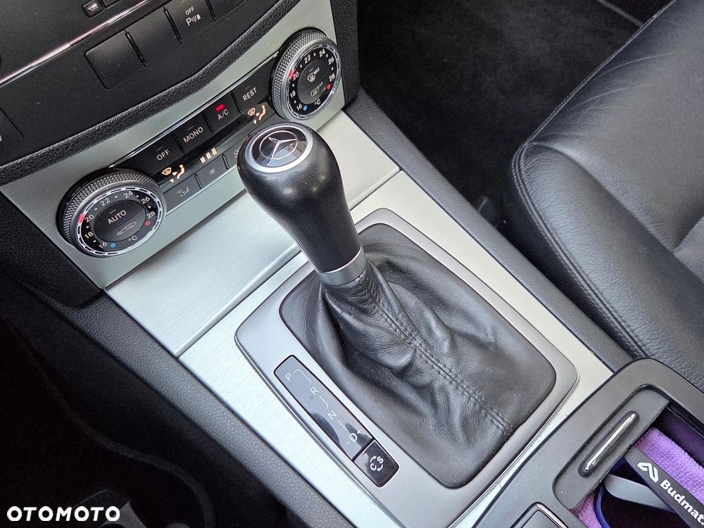 Mercedes-Benz Klasa C 220 CDI DPF Automatik Avantgarde - 32