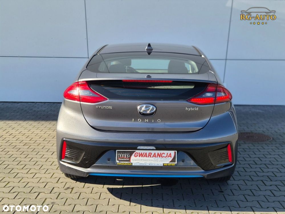 Hyundai IONIQ - 8