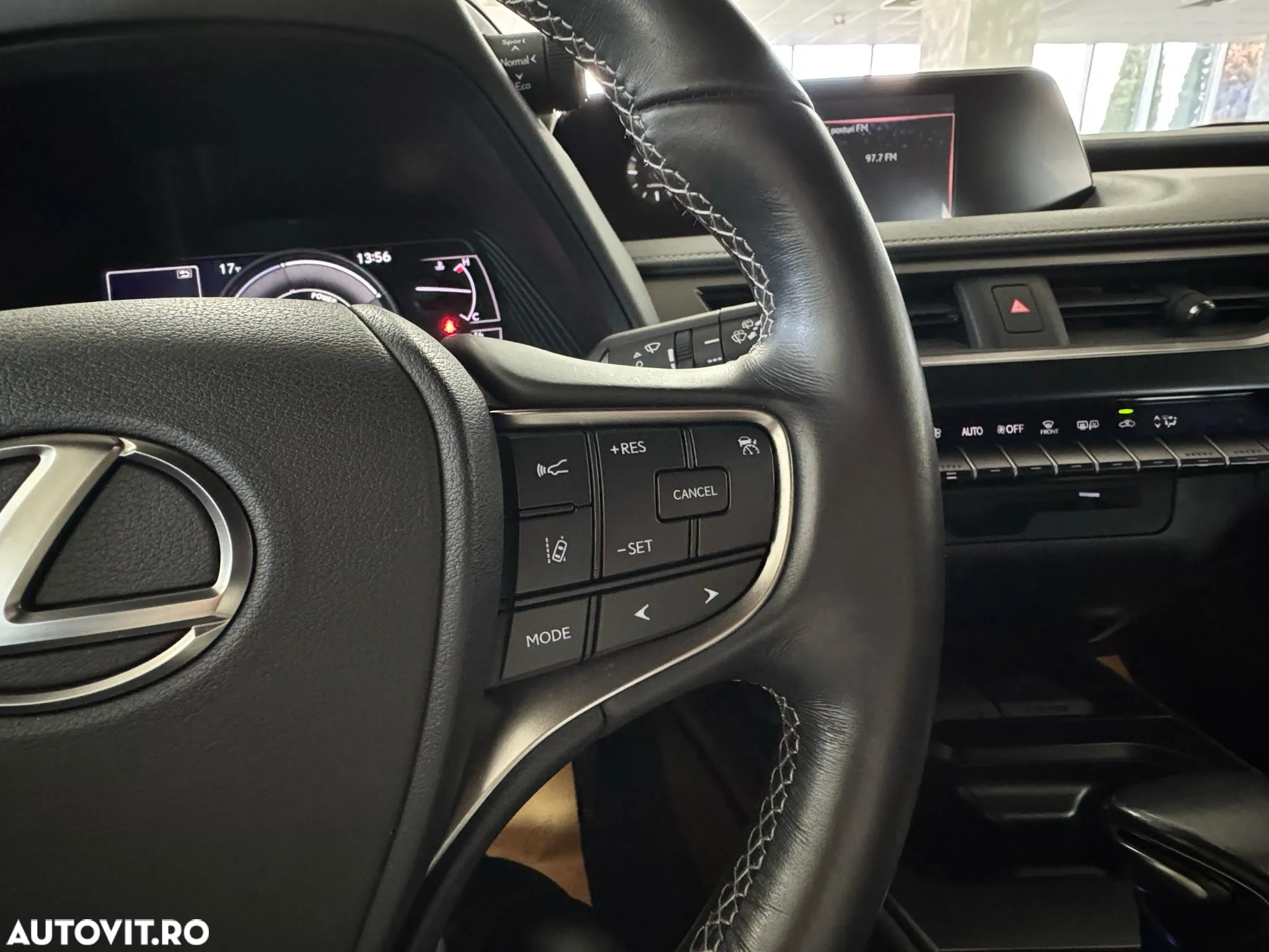 Lexus UX 250h 2.0L HEV 20H- (178 HP) 4X4 CVT F Sport - 20