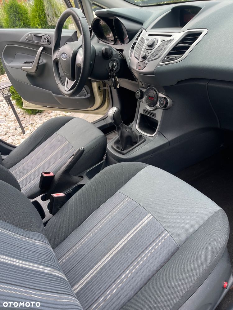 Ford Fiesta 1.25 Ghia - 21