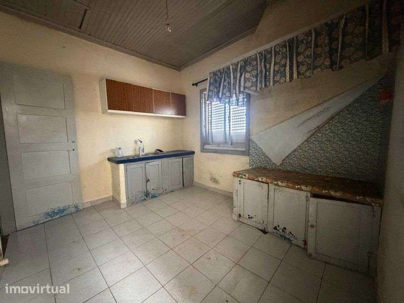 Moradia T3 para recuperar em Coimbra - Grande imagem: 3/7