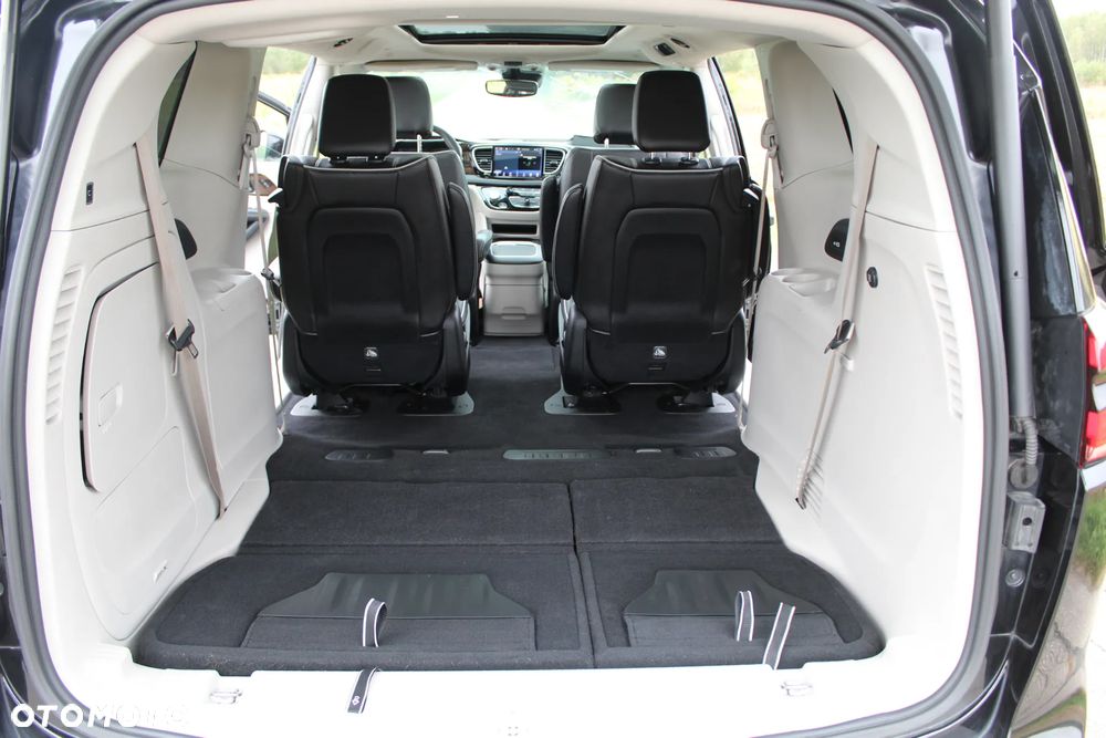Chrysler Pacifica - 34