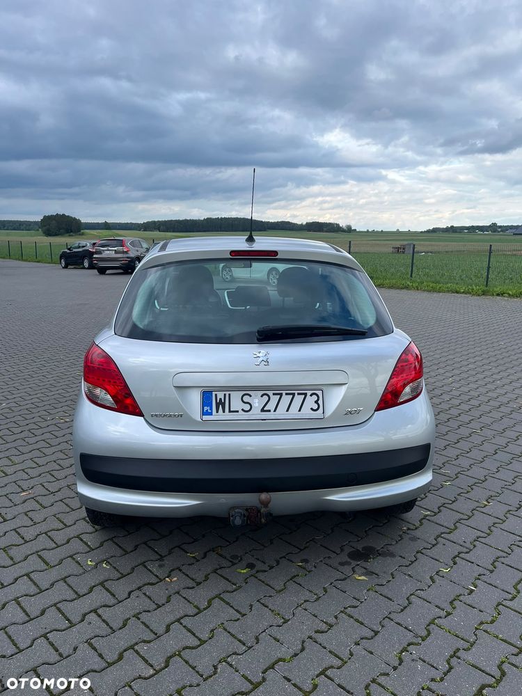 Peugeot 207 2010 photo 4