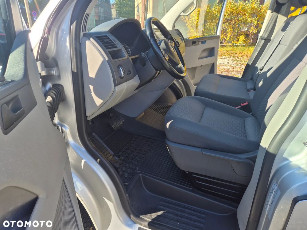 Volkswagen Caravelle - 28
