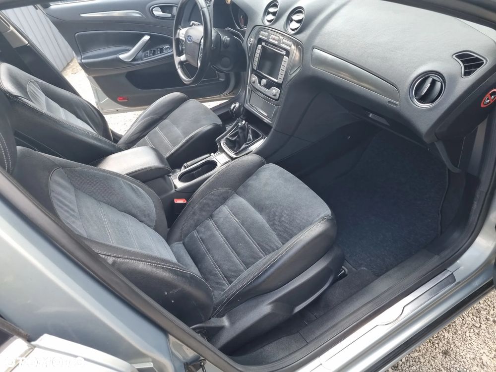 Ford Mondeo - 32