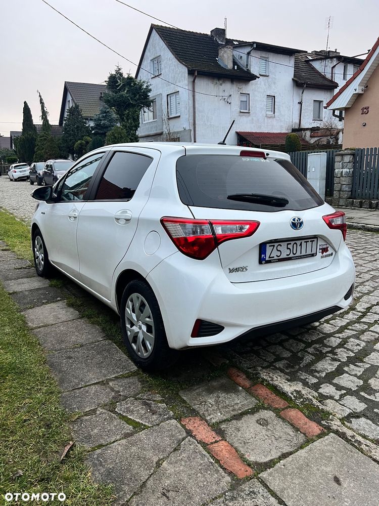 Toyota Yaris Hybrid 100 Active EU6 - 9