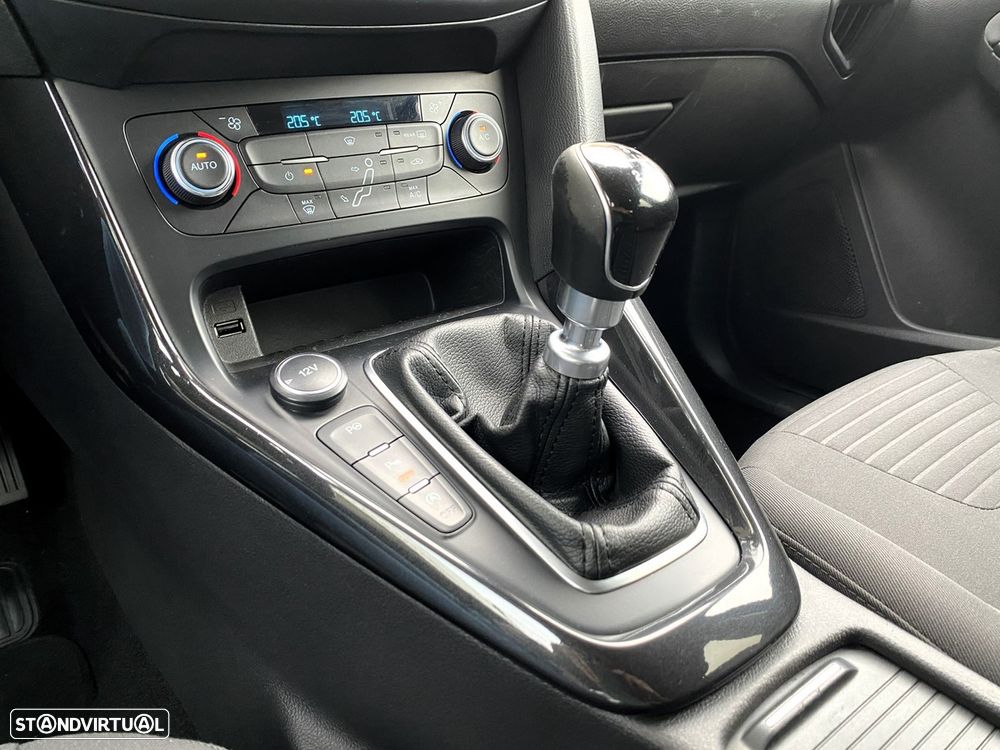 Ford Focus SW 1.0 SCTi Titanium - 23