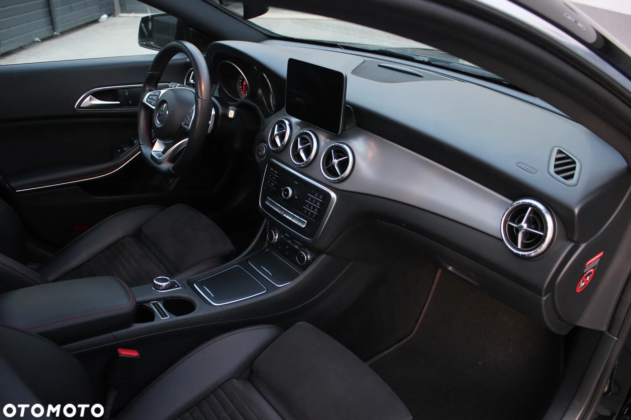 Mercedes-Benz CLA 200 7G-DCT AMG Line - 26