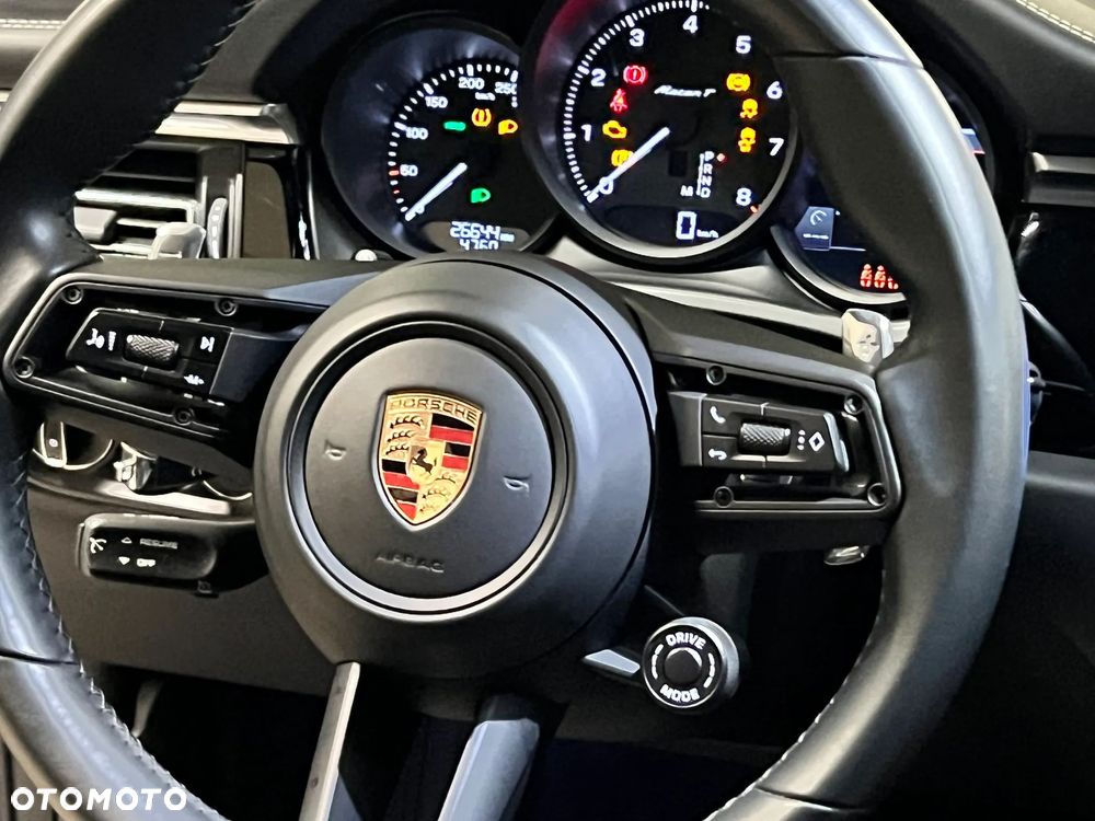 Porsche Macan T - 12