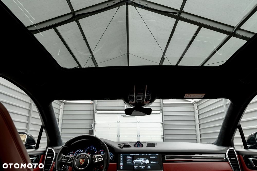 Porsche Cayenne Turbo - 25
