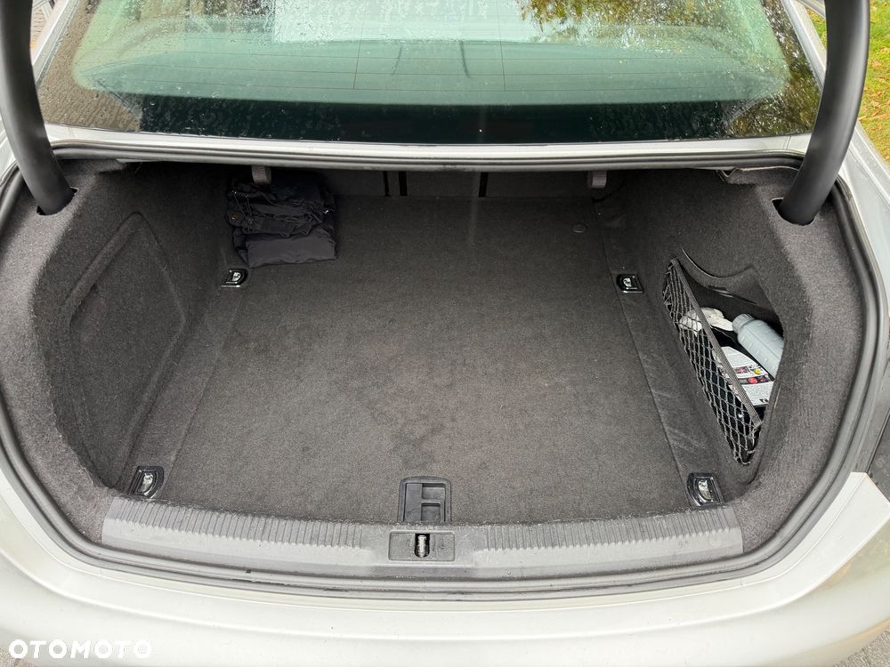 Audi A4 Limousine - 12