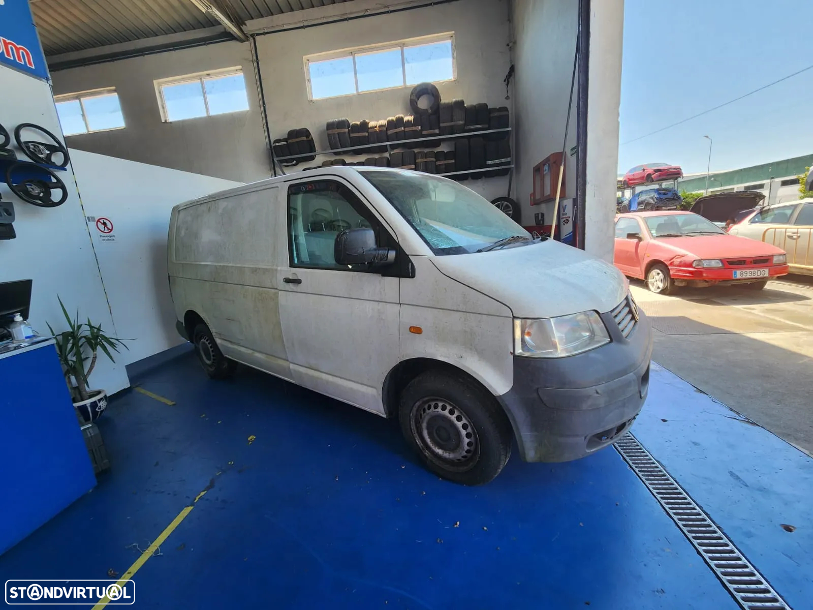 Volkswagen Transporter T5 1.9 TDI de 2004 ás peças - 3