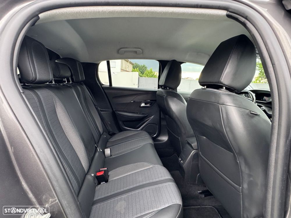 Peugeot 208 1.2 PureTech Allure Pack EAT8 - 28