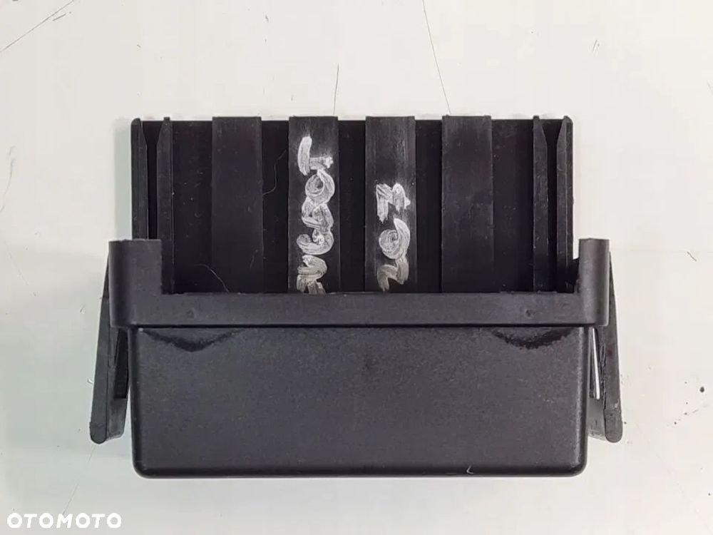 OSŁONA POKRYWA BEZPIECZNIKÓW PEUGEOT 207 1.6 THP - 5