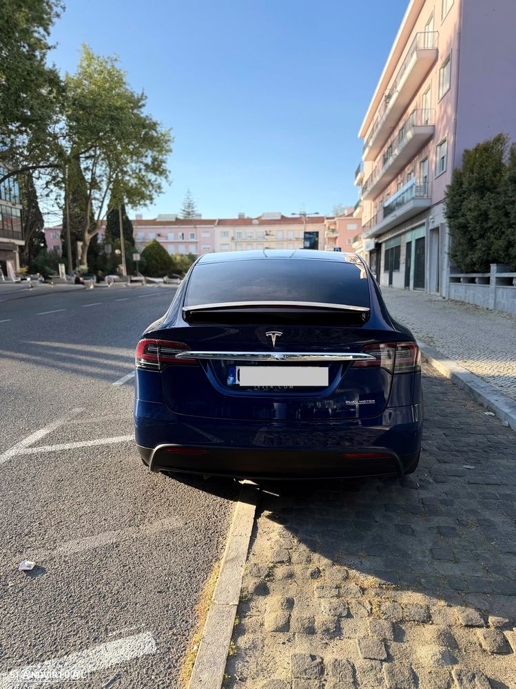 Tesla Model X - 14