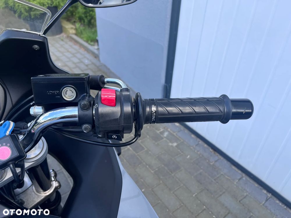 Suzuki GSX - 17