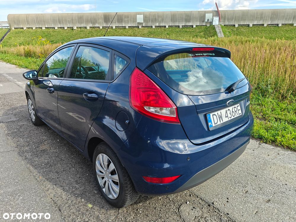 Ford Fiesta 2012 photo 2