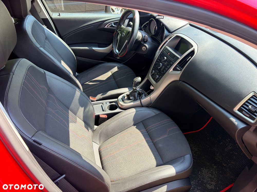 Opel Astra 1.4 Turbo 150 Jahre - 10