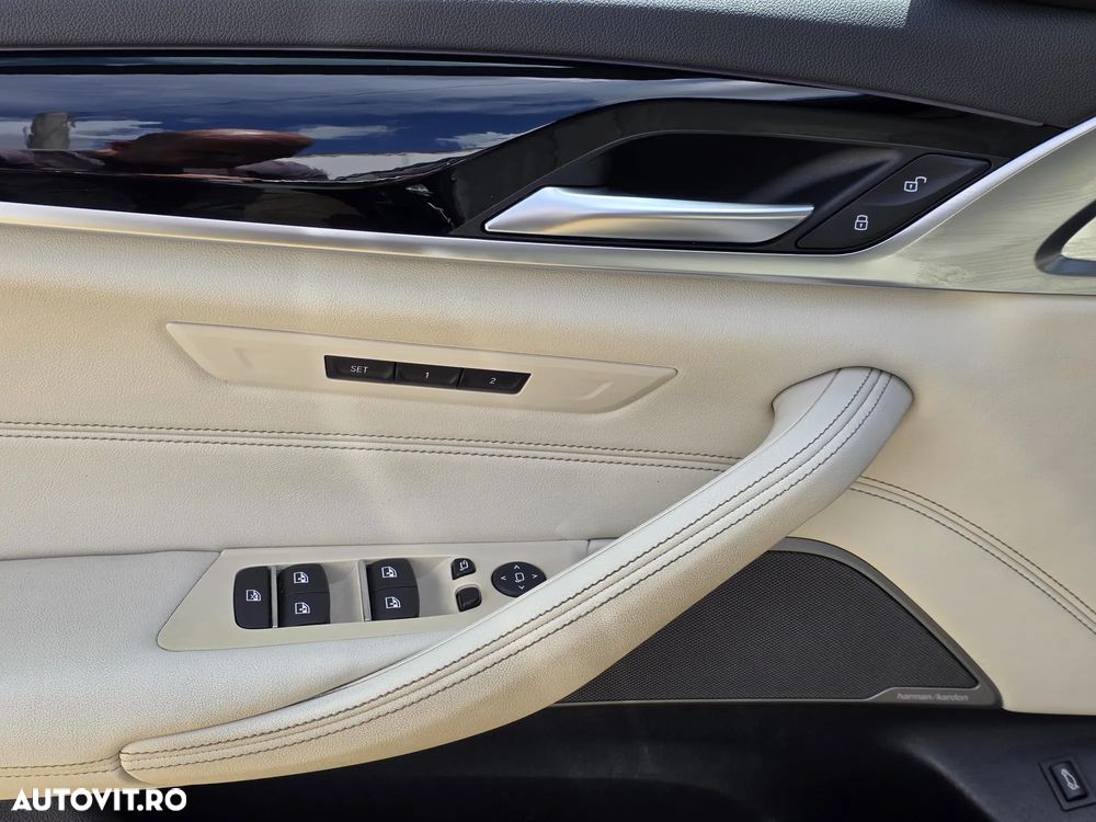 BMW Seria 5 530i xDrive AT MHEV - 9