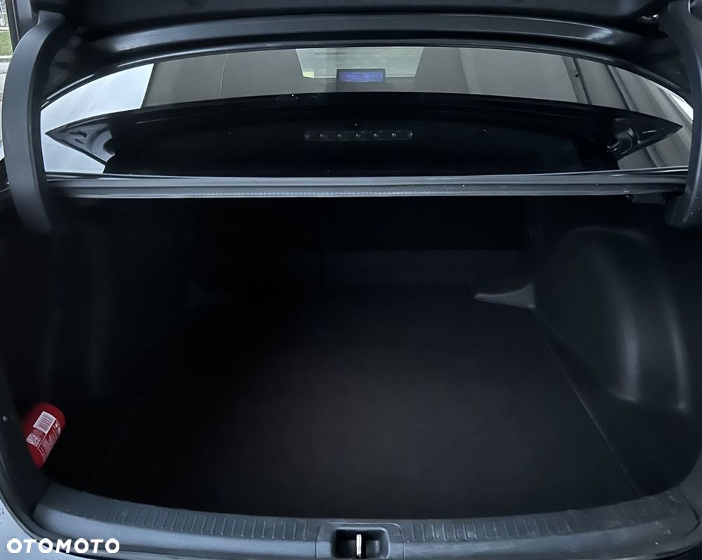 Toyota Corolla 1.8 Hybrid Style - 25