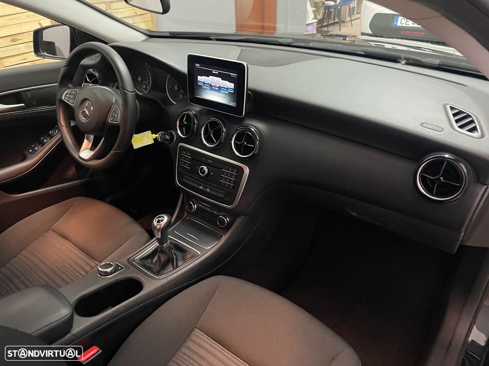 Mercedes-Benz A 180 d Activity Edition - 18